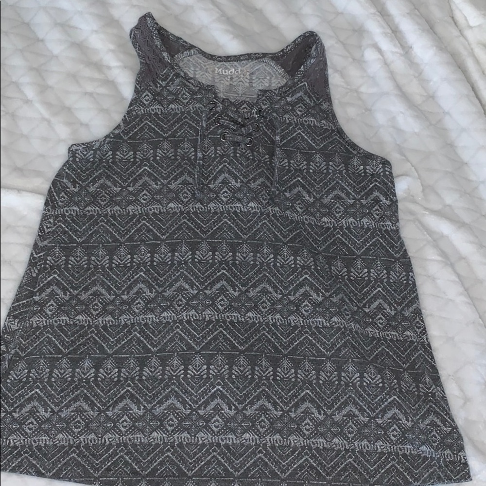 grey tank top